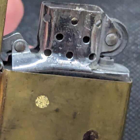Vintage well worn and loved Marlboro zippo lighter - Picture 5 of 7